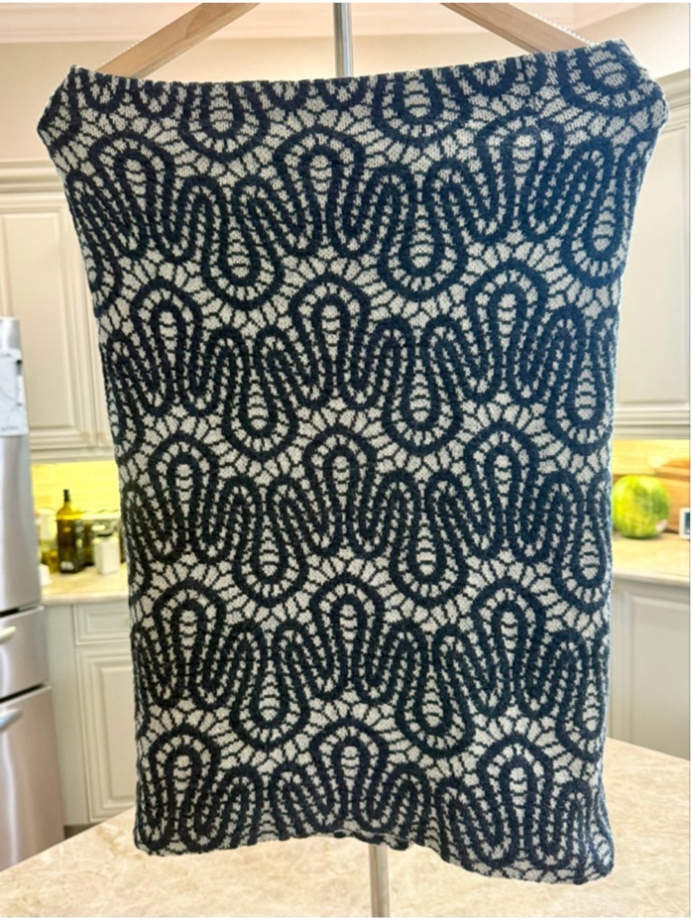 Women's Missoni Black White strechy elastic Knit Skirt Size 6, 42 pencil lined.